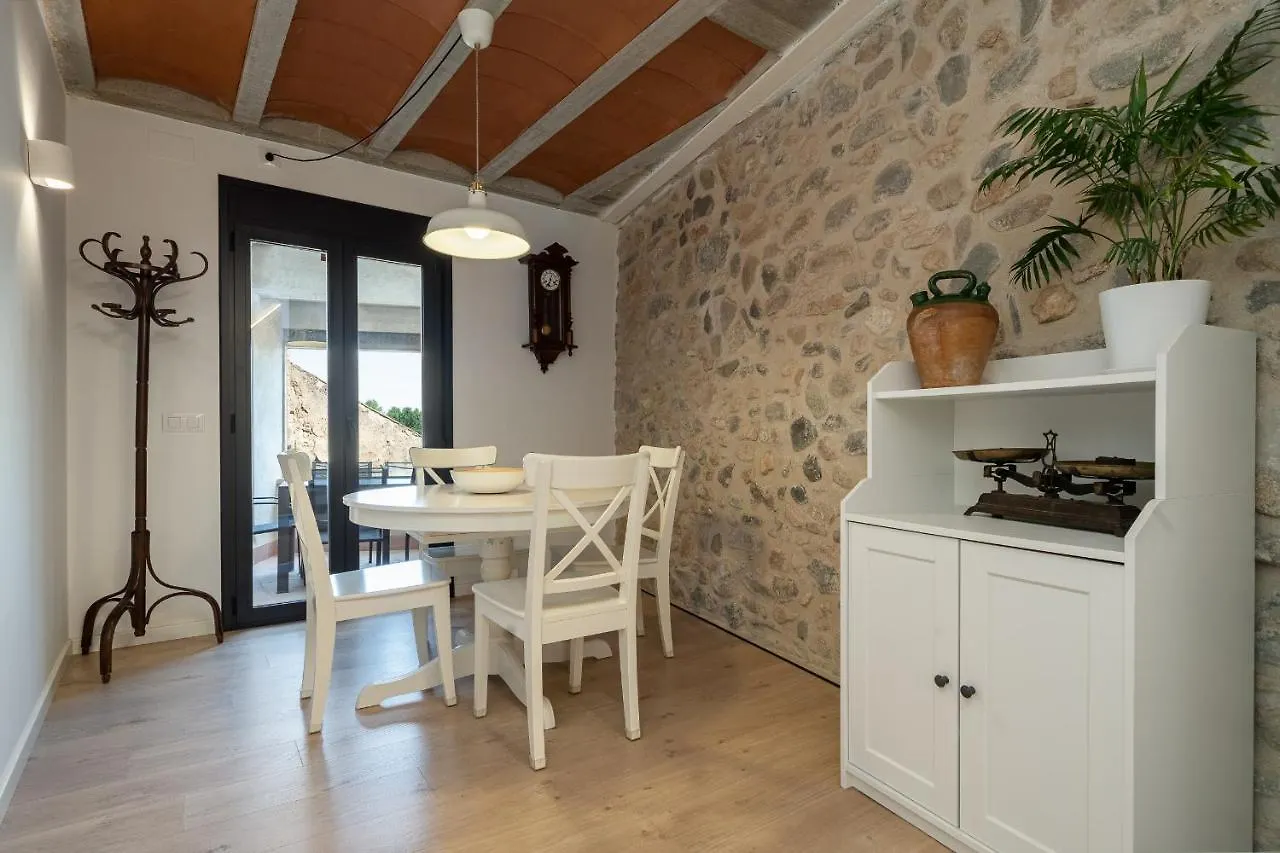 Hauzify I Apartaments Montblanc 0*,  Spain
