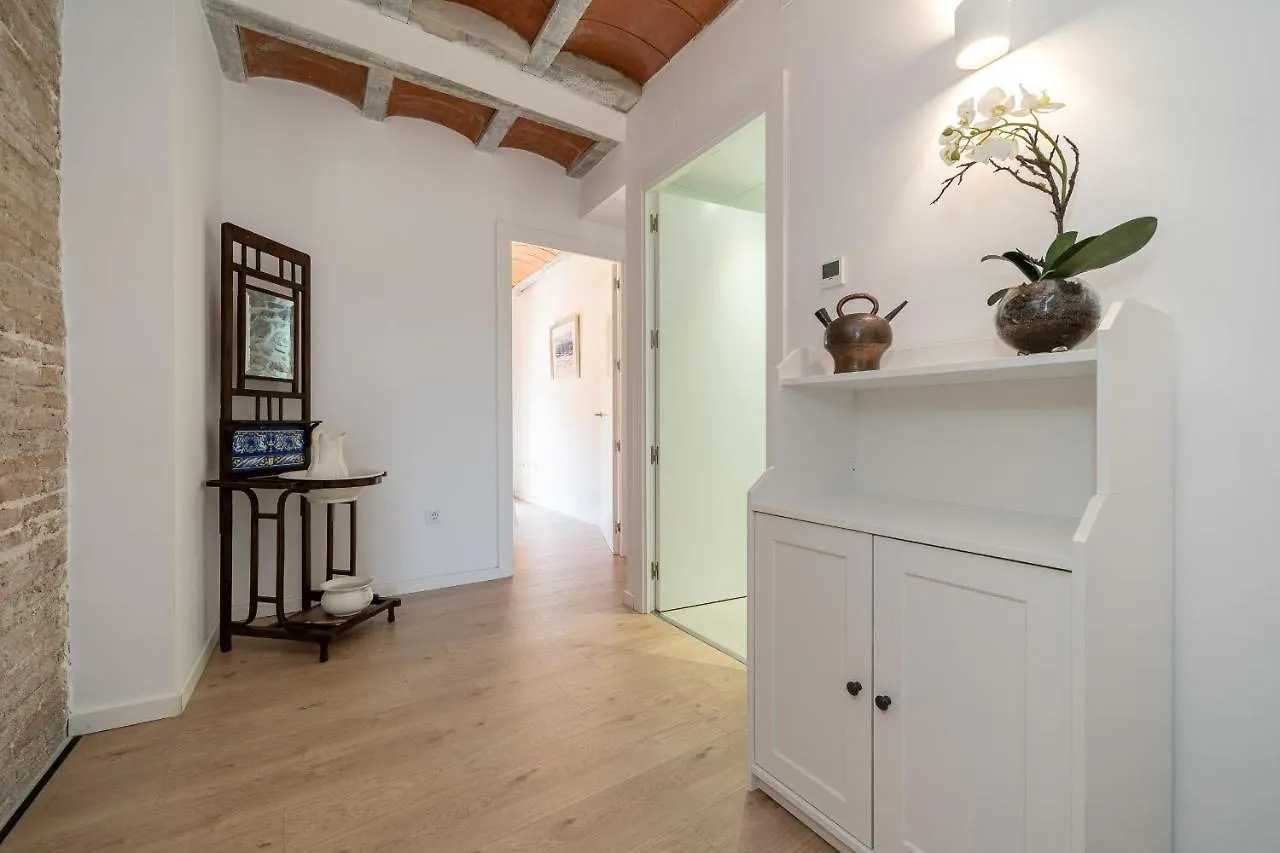 Hauzify I Apartaments Montblanc